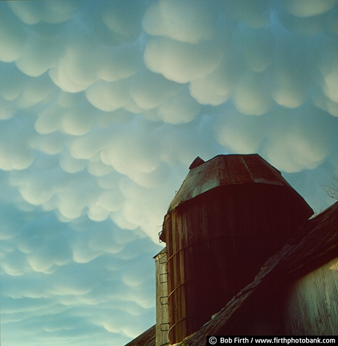 barn;agriculture;bulbus clouds;country;rural;rustic;silo;agricultural;approaching storm;farm buildings;Minnesota;threatening sky;MN