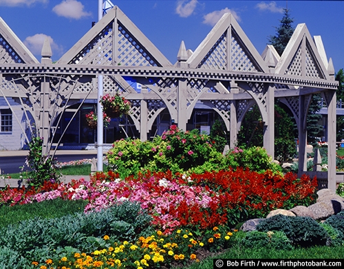 trellis;flowers;Excelsior;garden;Lake Minnetonka area;Minneapolis suburb;Minnesota;MN;summer;gazebo